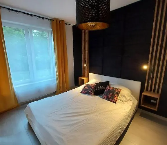 Seaside Bond 007 公寓